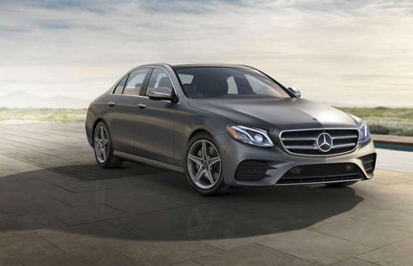 Друг луксозен модел - седанът Mercedes-Benz E-Class, губи 67,2% от стойността си през първите пет години на притежание. Два основни фактора, които допринасят за този голям спад са, че колата е с много висока начална цена, а също така е и доста скъпа за поддръжка.