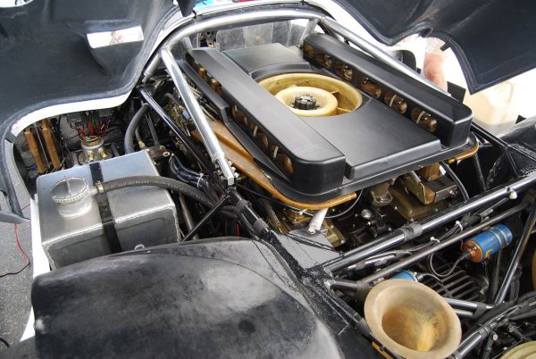 Следващата задача на Мецгер е да създаде двигател, с който Porsche най-после да вземе и абсолютната победа в 24-те часа на Льо Ман. 
Така се ражда Type912 - 4.5-литров 12-цилиндров боксер, по същество комбинация от два шестцилиндрови агрегата. Това е изключително сложна и напредничава за времето си машина, с широко използване на титаниеви, магнезиеви и други екзотични сплави. Заради солидните размери на двигателя се налага позицията на шофьора в болида Porsche 917 да се изтегли толкова напред, че краката му са пред предната ос. 
