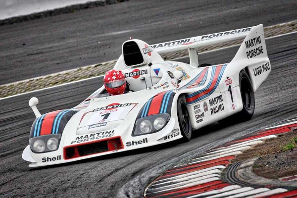 Заради промени в правилата на Мецгер му се налага да намали обема на Type935 за новия състезателен автомобил 936, създаден като наследник на 917. В различните години този двигател варира от 2.1 до 2.65 литра, с максимална мощност 635 конски сили. 
Между 1976 и 1981 този автомобил печели четири пъти 24-те часа на Льо Ман - три пъти с Джаки Икс зад волана (с различни съотборници) и веднъж с Жан Рондо и Жан-Пиер Жосо.
