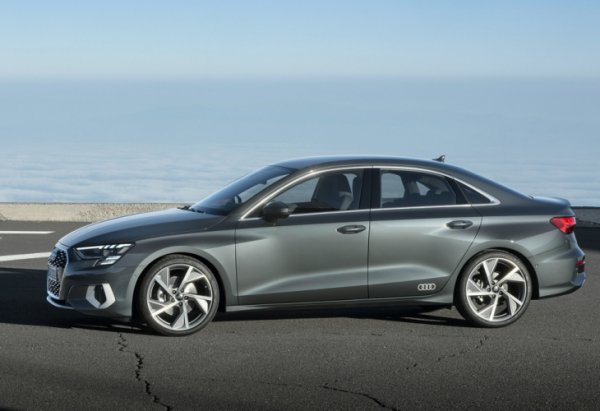 Думата има древни европейски корени, а сега се използва за някои автомобили. През XIX век така са наричали носилките в Италия, с които са пренасяли възрастните велможи и дамите. Терминът произхожда от думата &bdquo;sede&rdquo;, която се превежда като &bdquo;кресло&ldquo;.

Според друга версия &ndash; думата произхожда от френския град Седан, в който са произвеждани тези носилки. След това там са се правили карети и автомобили. Именно французите първи правят закрита карета с двигател. При първите седани моторът се поставя в предната част, а багажникът прилича на куфар.