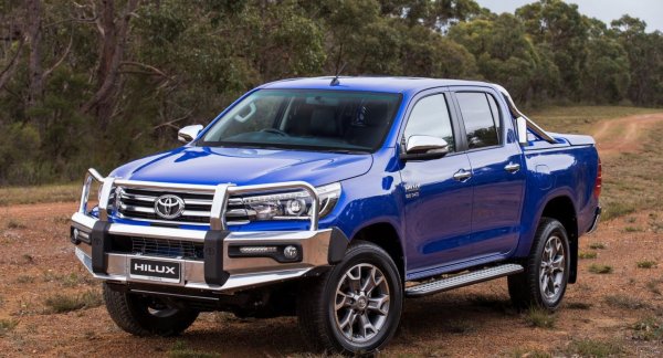 Този термин има няколко значения в английския език. Първоначално е използван от златотърсачите за обозначаване на работа с кирка. Удрянето и разбиването на земята, за да се намери злато се е наричала &bdquo;pick-up&rdquo;. След това думата е използвана при превоз на товари или при кратки любовни връзки.

Пикапът се появява в автомобилната индустрия още с първите моторизирани превозни средства, но до 70-те години е транспорт, който се използва предимно във фермите. Постепенно обаче те напълно изместват комбитата в Северна Америка, където са най-популярният тип автомобили.