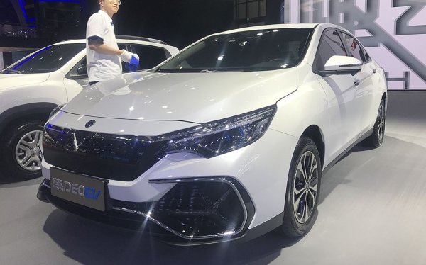 Eлектрическата версия на компактния (по китайските стандарти, иначе е дълъг над 4.76 метра) седан, която дебютира на пазара през 2020 година. Има 58-киловатчасова литиево-йонна батерия и обхват от 481 км с едно зареждане. 