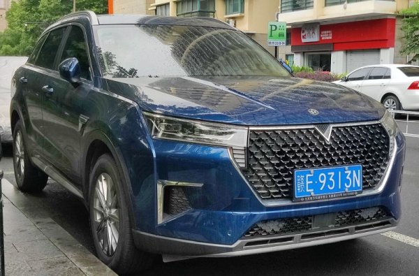 Продаван на някои пазари и като Venucia Xing, това е компактен SUV модел с 1.5-литров бензинов мотор и 190 коня максимална мощност. С очакваното обновяване на модела ще дойде и хибридно задвижване, което да го направи годен за експорт към ЕС. 
