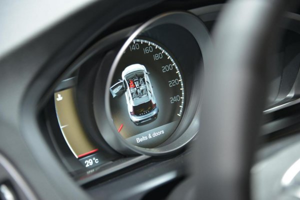 Volvo V40 Cross Country / Париж 2012