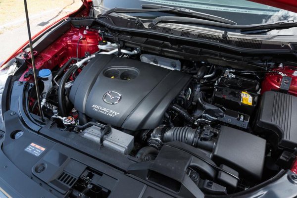 Този двигател използва директно впръскване с шестструйни дюзи и. като цяло е много икономичен. PE-VPS има високо съотношение на компресия от - 14 кт/см2. Съответно е желателно да се кара с гориво с по-високо октаново число. A-95е подходящ, но е добре да се редува с A-98, за да се избегне запушване на катализатора.

Освен това трябва да се внимава с маслото, като задължително се използва продукт с високо качество, стриктно се внимава за интервалите за смяна и се редовно се проверява нивото на маслото в двигателя.