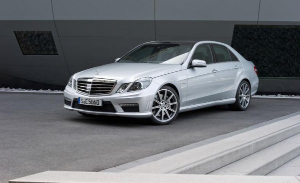 Mercedes-Benz E63 AMG/CLS63 AMG - Най-добрите 10 за 2011 година, според Car and Driver (цена над $80.000)
