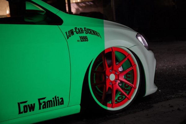 Volkswagen Golf VII с фосфоресциращо покритие от Low-Car-Scene и BlackBox-Richter