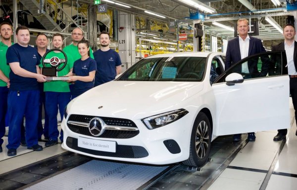 Регистрациите на премиум марката от Щутгарт намаляват с 13.5% на годишна база. Пазарният им дял е 5.6%. 
