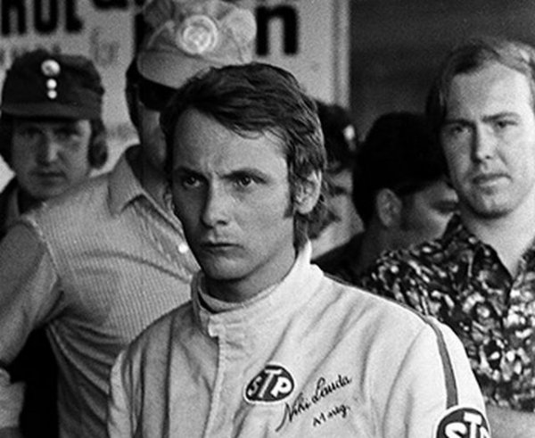 "Струва ми се преувеличено да ме наричат "леден", или "компютър". Аз съм просто прецизен, овладян човек, който има опасна и изискваща точност професия - професия, която не прощава грешките". 
"На волана наистина съм компютър, но тази студенина може да ми спаси живота. Затова прецизността и хладнокръвието са качества, които ценя". 
