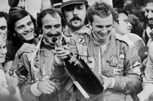 "Не мога да пия никакъв алкохол, освен по малко шампанско, което е задължително след всяка победа". 
