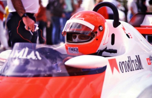 "Най-важното средство, с което да разбереш как върви една кола, е собственият ти задник". 
