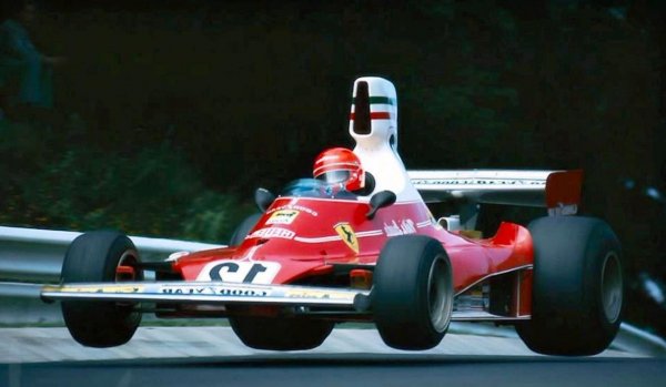 "Един завой принадлежи на онзи, който стигне до него пръв". 
