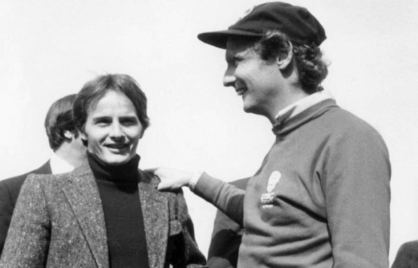 "Жил беше съвършеният пилот, с най-много талант от всички нас по онова време". 
