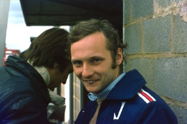 "Колкото по-малко говориш, толкова повече време имаш за важните неща". 
