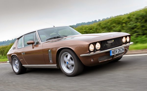 Всичко в тази кола крещи &bdquo;Америка&ldquo; и като дизайн, и като технически решения. Но уви, тя е построена във Великобритания и е последният проект на компанията Jensen, основана от двама братя &ndash; Алън и Ричард Дженсън. Най-мощната версия на двувратото купе на Interceptor, който впрочем e чудесен спортен автомобил за дълги пътешествия, e оборудвана с доста лаком 7.2-литров V8 двигател Chrysler, генериращ 385 к.с.
