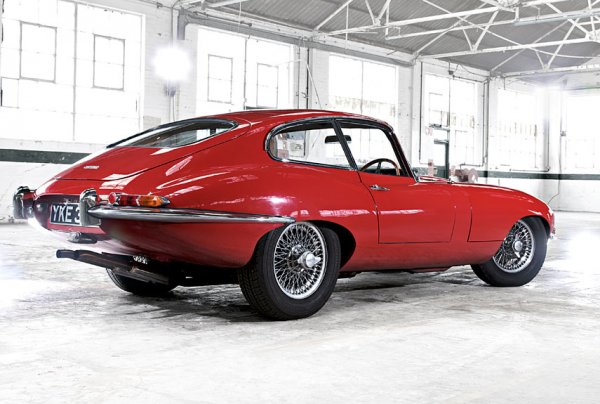 Моделът се сглобява от 1961 до 1975, като за този период на бял свят излизат три поколения. Първите две се задвижват от 6-цилиндров редови двигател, а последната е оборудвана с 5.3-литров V12. Подобно на D-Type, Е-Type се доказва като много успешен състезателен автомобил, особено неговата олекотена версия, обозначена с красноречивото допълнение Lightweight. От 2014 до 2016 Jaguar произведе още шест класически E-Type Lightweight автомобила за свои специални клиенти, като оригиналността им беше запазена до възможно най-високи нива.
