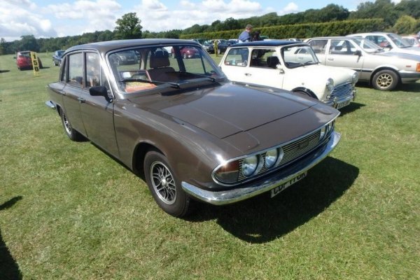 Мей купи тази британска класика от началото на 70-те като подарък за приятелката си през 2009, но тя не я хареса и колата си остана у Джеймс. 
