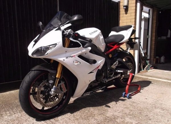 Мей е голям ентусиаст за мотори. Сред перлите в колекцията му е този доста бърз Triumph Daytona 675R. Преди години му бе откраднат, но крадците бяха заловени, преди да успеят да го продадат, и Джеймс си го получи обратно. 
