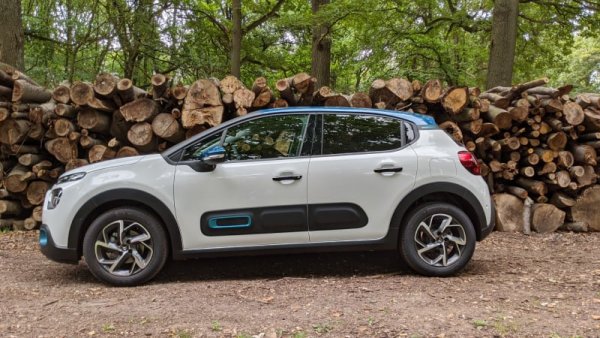 Една от най-достъпните коли в ценово отношение на българския пазар. Продажбите през август са 24, а над 10% от общите регистрации са с категория N1 като лекотоварни. 
