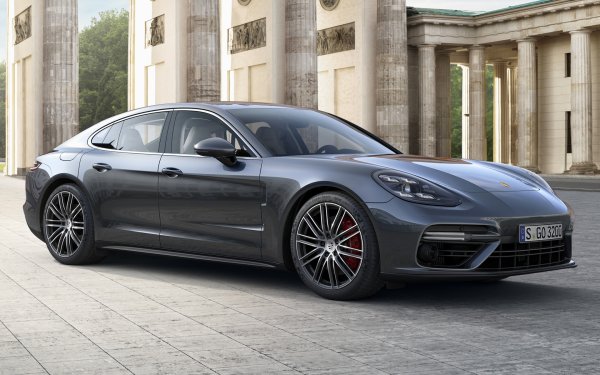 Porsche Panamera е смесица между спортен автомобил и представителен седан с страхотна динамика. Цената на новата Panamera през 2016 г. е било 78 100, което я поставя извън обсега на мнозина. Но купувачите на нови автомобили са особено предпазливи към Panamera именно заради високия процент на амортизация. Panamera губи 61% от стойността си след пет години на път, записвайки загуба от 47 789 долара. Прогнозата при собственост в продължение на 10 години е амортизация от 79%.