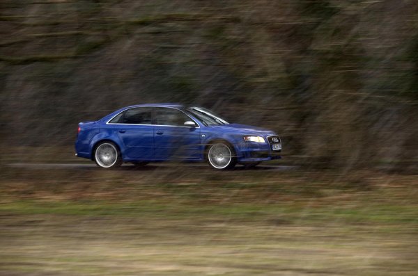 Мощността на RS4 е 420 конски сили, като ускорението от 0 до 100 км/ч става за 4,8 секунди.