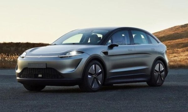 Компанията, родена от обединението на Sony и Honda, представи своята марка Afeela , за да стартира предварителни поръчки за първия си електрически модел през 2025 г. Доставки за САЩ са предвидени през 2026 г. Прототипът на Afeela демонстрира решенията, планирани за окончателната версия. Те включват усъвършенствани сензори, изкуствен интелект и външна медийна лента  за визуална комуникация. Интериорът предлага комфортно изживяване с многофункционални екрани и добавена реалност, поддържани от гласов асистент, базиран на Microsoft Azure OpenAI. Автомобилът ще бъде оборудван с два електрически мотора с обща мощност 490 HP и 91 kWh батерия, позволяваща автономно шофиране със система от 45 сензора и камери. Очакваната цена и енергийна ефективност все още не са оповестени, но се оценяват като сравними с други електрически превозни средства от висок клас.

