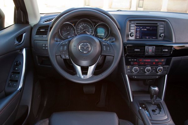 Скоростната кутия GW6A се комбинира с дизела, докато FW6A се поставя на версиите с бензинови двигатели. В началото тя имаше проблеми и при много от пъвите бройки от модела е сменена по гаранция, тъй като съединителят буквално са разпадаше. Окачването е много издръжливо като цяло.