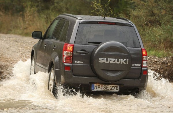 Най-добрият вариант с V6 3.2 (233 к.с.)не е идеален. И то не защото е лош или брутално лаком, просто то тпудно се намират резервни части. По-малкият двигател 1.6 (106 к.с.) се счита за най-удачния избор, но той е с каросерия с три врати. 

Вариантите с пет врати са с JB420 2.0 (140 к.с.) или JB424 2.4 (169 к.с.). След 60 000-80 000 км често от строя излиза преобразователят на въртящият момент. Ангренажните вериги издържат над 150 000 км. Като цяло обаче ресурсът на моторите е 350 000-400 000 км