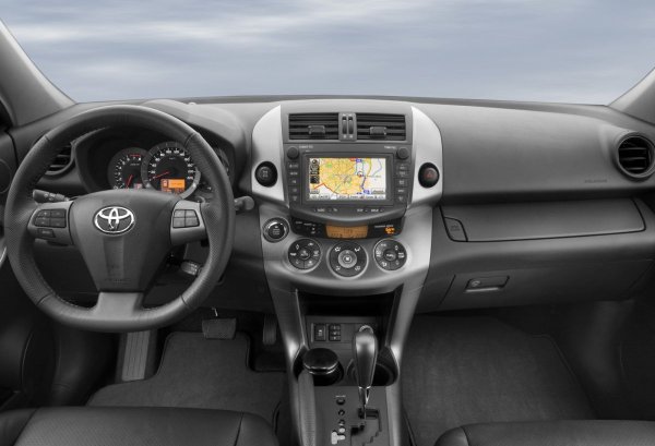 Най-издръжливият вариант на 2.4-литровия двигател е със стария 4-степенен автомат U140F, чийто ресурс е 400 000. км. С механични скорости &ndash; още повече. При него има само предно задвижване, което е рядкост. Останалите коли са 4&times;4.  

Устойчивостта на корозия е средна. Окачването е здраво, но след 12-15 години се появяват проблеми основно с електрическата част.