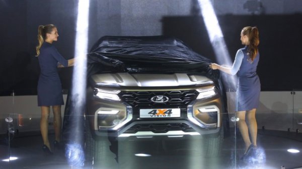 Но все пак международната изолация рязко влошава нещата. Много от международните компании, включително и толкова зависимата от руския пазар Renault, спират работа в страната по силата на санкциите. Но даже компаниите, които продължат да работят, ще срещнат много затруднения. Дори да намерят нужните им компоненти и производител, който да е склонен да ги продаде, изниква въпросът как ще ги пратят? Външноикономическата активност на Русия на практика е спряна, отбелязва ZR. А и как могат да бъдат доставени тези компоненти при тотално съсипаната логистика, която едва ли ще се възстанови скоро?
