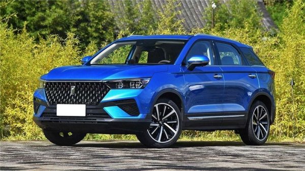 Единствената надежда за автомобилни доставки в сегашната ситуация е свързана с Китай. Могат ли китайците да запълнят нишата, освободена от европейци и японци? На теория могат. На практика обаче китайската автопромишленост не е особено гъвкава и бързо реагираща, коментира ZR. Осигуряването на големи количества автомобили за руския пазар не може да стане толкова лесно. Нужно е моделите да се адаптират за руските технически ( и климатични) изисквания. После да се сертифицират - мъчително бавен процес в Русия. А и в състояние ли са китайците да заместят BMW и Mercedes? Или Rolls-Royce? 
Освен това китайците са бизнесмени, а пазарният вакуум винаги се запълва при по-високи цени. Китайските кросоувъри, които досега струваха по 1.5 милиона рубли на руския пазар, вече ще се продават за 2.5 милиона. Или за три. 
