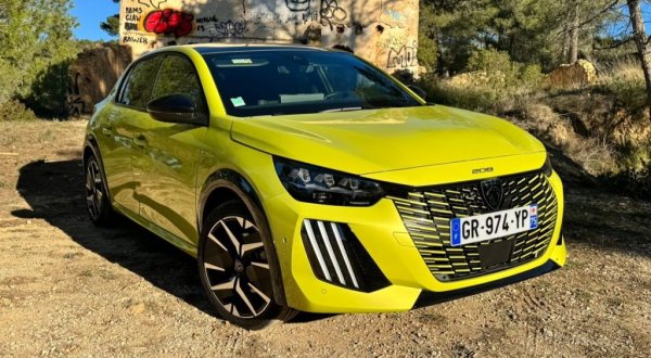 Най-продаваната кола в Европа за по-миналата година този път остава извън Топ 3, въпреки че за първото тримесечие 208 има близо 9 процента ръст. 

