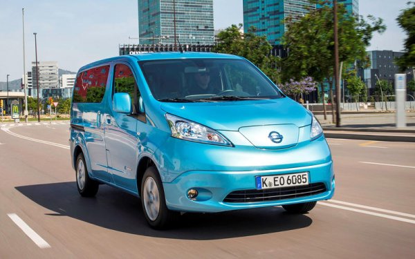 Няколко модела Nissan бяха изтеглени заради възможен отказ на детската брава на задната врата. При електрическите Leaf и e-NV200 (на снимката) се оказа, че електромоторът не е добре поставен заради проблем с конструкцията.