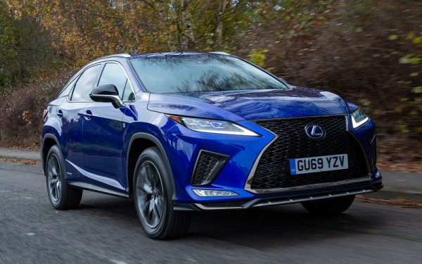 Няколко модела на Lexus, построени между 2013 и 2019 година имаха проблем с налягането на горивната помпа, който може да доведе до спиране на двигателя. При RX350 и RX450h (на снимката) пък беше открита и опасност от късо съедининие в електическата система, който може да причини пожар.