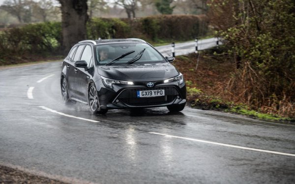 Основните оръжие на модела са си същите, като той успява да се бори успешно срещу най-сериозни играчи на пазара. Известно време в Toyota смятаха, че с Auris ще успеят да превземат Европа, но това не стана и сега компанията отново залага на най-опитния и боец.