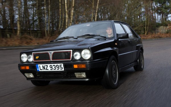 Началото на този ръбат автомобил не е от най-успешните, но през 1983 г. Delta FH променя това, като става един от първите хот-хечове в Италия и печели много фенове на бързото шофиране. Те могат да се похвалят пред приятелите си, че притежават истинска италианска спортна кола, която не е правена в Маранело. По-късно се появява побеждаващата всички HF Integrale Evoluzione, която се счита за един от най-страхотните състезателни автомобили за всички времена. И е сред най-търсените от колекционерите.