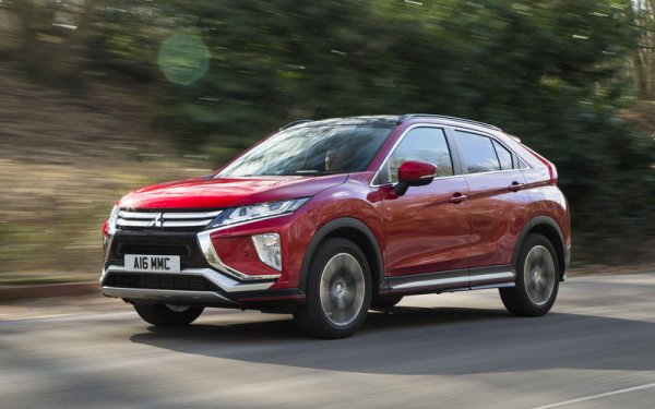 Трудно можете да свържете описаната преди малко сцена с това, което японската компания продава под името Eclipse в момента. Този SUV Eclipse Cross със сигурност ще разочарова някои от феновете на марката, но пък ще привлече други.