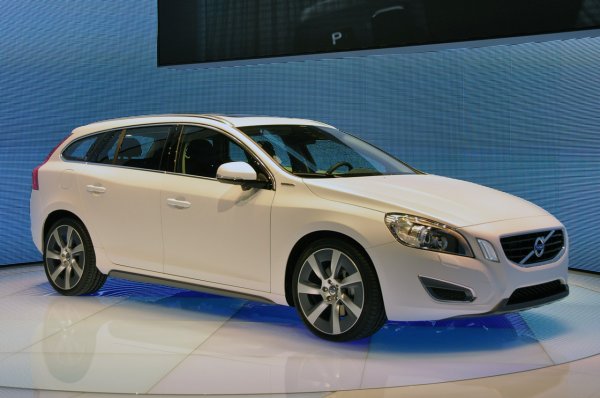  Volvo V60 Plug-In Hybrid