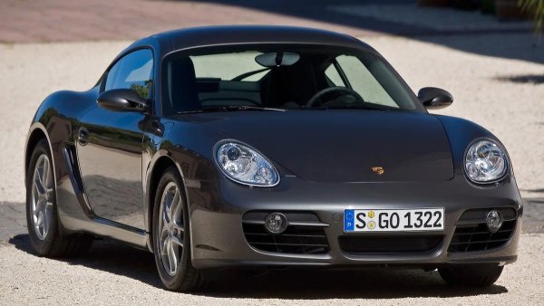 Модели на които се поставя: Audi: A4, A6, A6 Allroad и A8; BMW: 3-Series, 5-Series, 7-Series и Z4; Porsche: Boxster и Cayman, 911; Skoda Superb; Volkswagen: Passat и Phaeton; Jaguar S-Type.

Петстепенният автоматик 01V беше монтиран на автомобили на концерна Volkswagen с надлъжно разположение на задвижващия агрегат &ndash; това бяха масовите Audi A4 или Skoda Superb от първото поколение, както и Volkswagen Phaeton. 

Скоростната кутия обаче не е разработка на VAG &ndash; нейният индекс е ZF 5HP19. Освен това се произвеждаше в три версии, включително за модели с задно предаване и спортни автомобили Porsche, където е известен под марката Tiptronic. 
