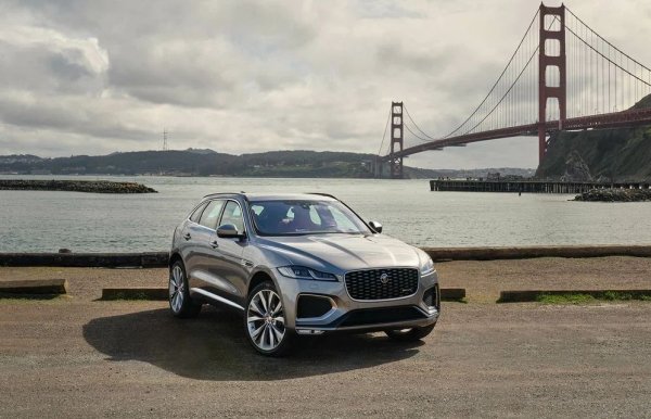 Осемстепенната скоростна кутия ZF е най-популярната надлъжна скоростна кутия в съвременната автомобилна индустрия. Произвеждана от 2009, тя вече е сменила четири поколения, като инсталирана на стотици модели на BMW, Audi, Jaguar, Land Rover, Chrysler, Dodge и Jeep. Дизайнът на скоростната кутия се оказа толкова успешен, че от поколение на поколение инженерите само я оптимизираха, подобрявайки софтуера, омекотявайки маслената помпа и адаптирайки агрегата към хибриди. 

Основните предимства на трансмисията остават непроменени: компактност, висока горивна ефективност и способност да издържат на огромен въртящ момент &ndash; до 1000 Нм при най-високите версии.

Разбира се, тази трансмисия има и своите слабости. При 150 000-200 000 км съединителят на въртящия момент обикновено се износва, което, за да пести гориво, работи с постоянно приплъзване. Износването на съединителите се издава с леки удари, плаващи въртения и вибрации. Прахът от триенето замърсява маслото и действа като абразив, запушвайки каналите на клапана и деактивирайки соленоидите. Освен това, мехатрониката, разположена в картера, страда от замърсено масло и прегряване. Също така, пластмасовият тиган може да се деформира с времето поради температурни промени, което води до течове на масло.
