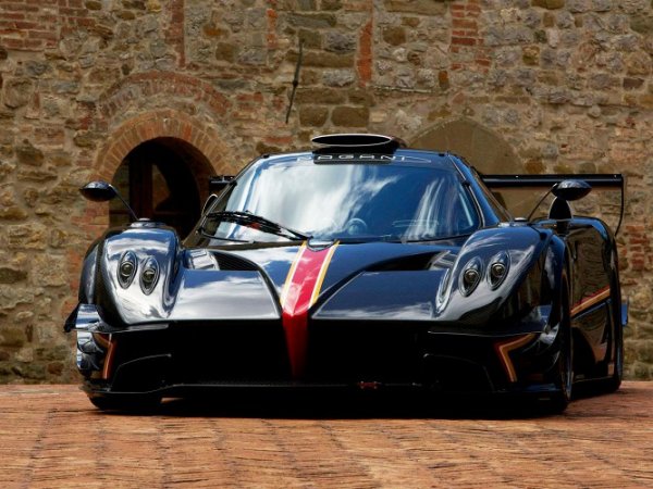 Zonda Revolucion 