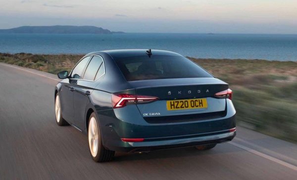 Освен много заможни, швейцарците са и много прагматични - Octavia за поредна година е най-популярният модел тук, с 5077 бройки. Втора е Tesla Model 3 с 3131. По-нататък идват Audi Q3, Mercedes A-class, Skoda Karoq, VW Tiguan, Mercedes GLC и VW Golf. 
