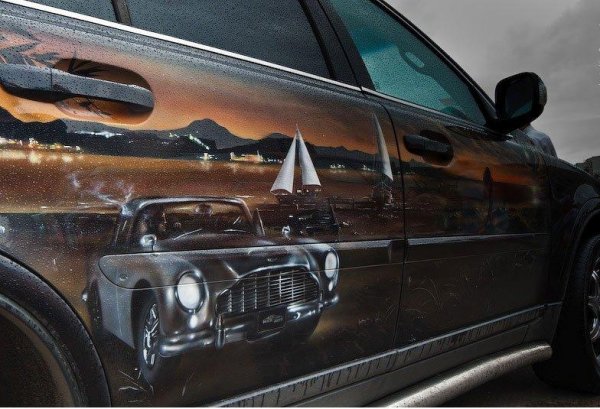 Снимки от фестивала "AEROграфии", който се провежда ежегодишно в Санкт Петербург. На него могат да се видят едни от най-интересните, изрисувани автомобили в Русия.