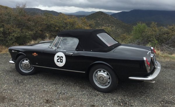 Конфигурация: задно предаване, двигател отпред
Двигател: 2.6-литров редови с 6 цилиндъра
Конски сили: 145 при 5900 об/мин
Скоростна кутия: 5-степенна ръчна
Тегло: 1280 кг