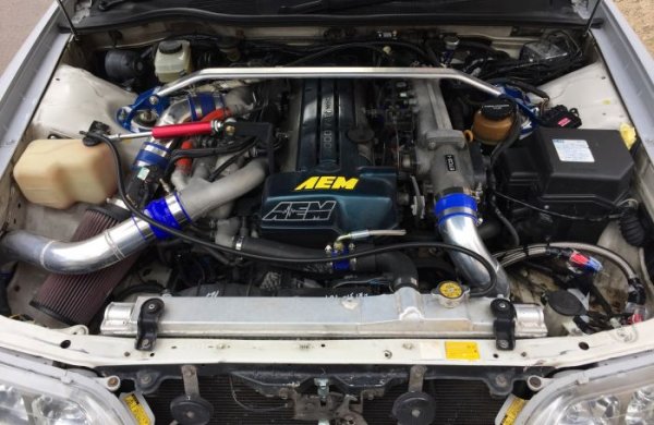 Още една легенда на Toyota. Редовите "шестаци", които се превръщат в икони на автомобилните състезания и на тунинга, също са сред най-надеждните двигатели. Тези мотори са с обем от 3 л и мощност от 200 до 220 к.с. Произвеждат се от 1991 до 2007 г. и през всичките тези години са подлагани на сериозен тунинг. Обикновените версии на тези двигатели без турбокомпресор лесно преминаваха отметката от 500 000 км и дори се приближаваха до 1 млн. Наистина легенда!
