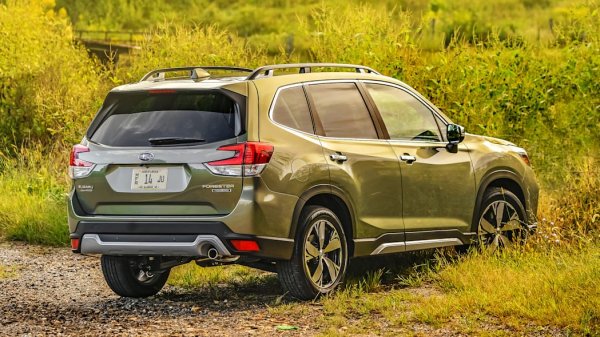 Фирмената симетрича система за задвижване на четирите колела на Subaru е с муфа на задната ос и електронен всъдеходен асистент X-Mode, който разполага с режими  Snow/Dirt и Deep Snow/Mud, както и с интегриран помощник при спускане. Това помага при тежък терен, въпреки че няма принудителна блокировката на муфата. 

