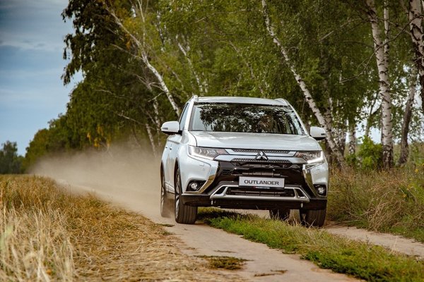 Третото поколение на японския SUV беше обновено, но той си остава класически кросоувър с носеща конструкция. Автомобилът се предлага с избор от бензинови двигатели и две скоростни кутии - вариатор и 6-степенен автомат, който е за предпочитане при движение извън пътя. Шофьорът може да избира между режими "Еко", "Сняг", "Пясък" и "Чакъл".
