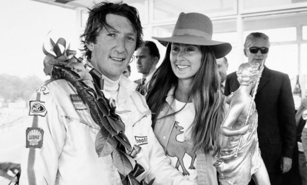 Германец, който се състезава за Австрия, Ринд е една от най-ярките фигури във Формула 1 в зората на 70-те - а това е време, в което далеч не липсват ярки фигури. Привлечен от Колин Чапман в Lotus, Йохен доказва качествата си още в Гран при на Монако, когато на пословично трудното за изпреварвания трасе успява да вземе победата от осма позиция на старта. Следват още четири триумфа, макар че след този в Холандия Ринд обмисля да се оттегли заради смъртта на приятеля му Пиърс Къридж, с когото са вечеряли заедно предната вечер. Ринд и Греъм Хил са начело на пилотската асоциация, която се бори за повече безопасност и за поставяне на предпазни огради по пистите. 
