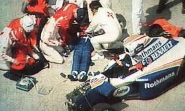 Когато го извадиха от развалините, той все още имаше лек пулс, лекарите направиха трахеотомия на място и го откараха с хеликоптер в болница. По-късно обаче обявиха за час на смъртта самия момент на удара, когато мозъчният ствол на Сена е бил увреден фатално. 
Като състезател Айртон Сена често демонстрираше абсолютна безскрупулност в преследване на победата. Но в разбития му болид намериха австрийското знаме, което Айртон бе възнамерявал да развее на стълбичката в памет на Ратценбергер - поредното доказателство, че този агресивен и безпардонен пилот бе в същото време прекрасен човек. 
