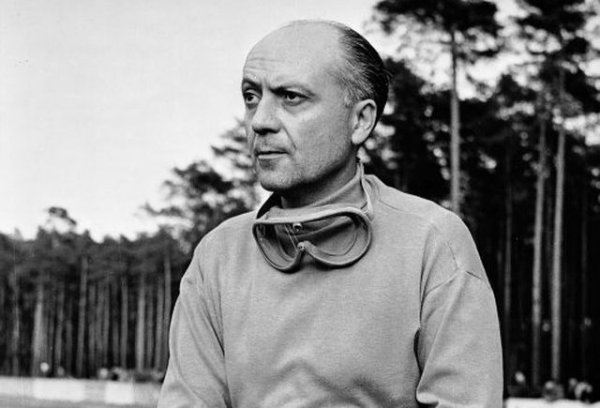 Името на този френски пилот вероятно не ви говори нищо. Но то е свързано с най-голямата трагедия в историята на автомобилния спорт - с такива мащаби, че едва не доведе до повсеместната му забрана. 
Вината за нея обаче не е на горкия Льовег. На 11 юни 1955, в 24-те часа на Льо Ман, англичанинът Майк Хоторн влиза твърде неразчетено в бокса. Това принуждава Ланс Маклин да свърне рязко, за да не се удари в него, но колата на Маклин засича тази на Льовег и я изстрелва право в трибуните (Хуан Мануел Фанджо на косъм успява да заобиколи и да избегне същото). Самият Льовег и още 83 зрители загиват, като много от тях са буквално обезглавени от отломките. Маршалите се опитват да угасят с вода горящото магнезиево купе на Mercedes-а на Льовег и само усилват пламъците. 
